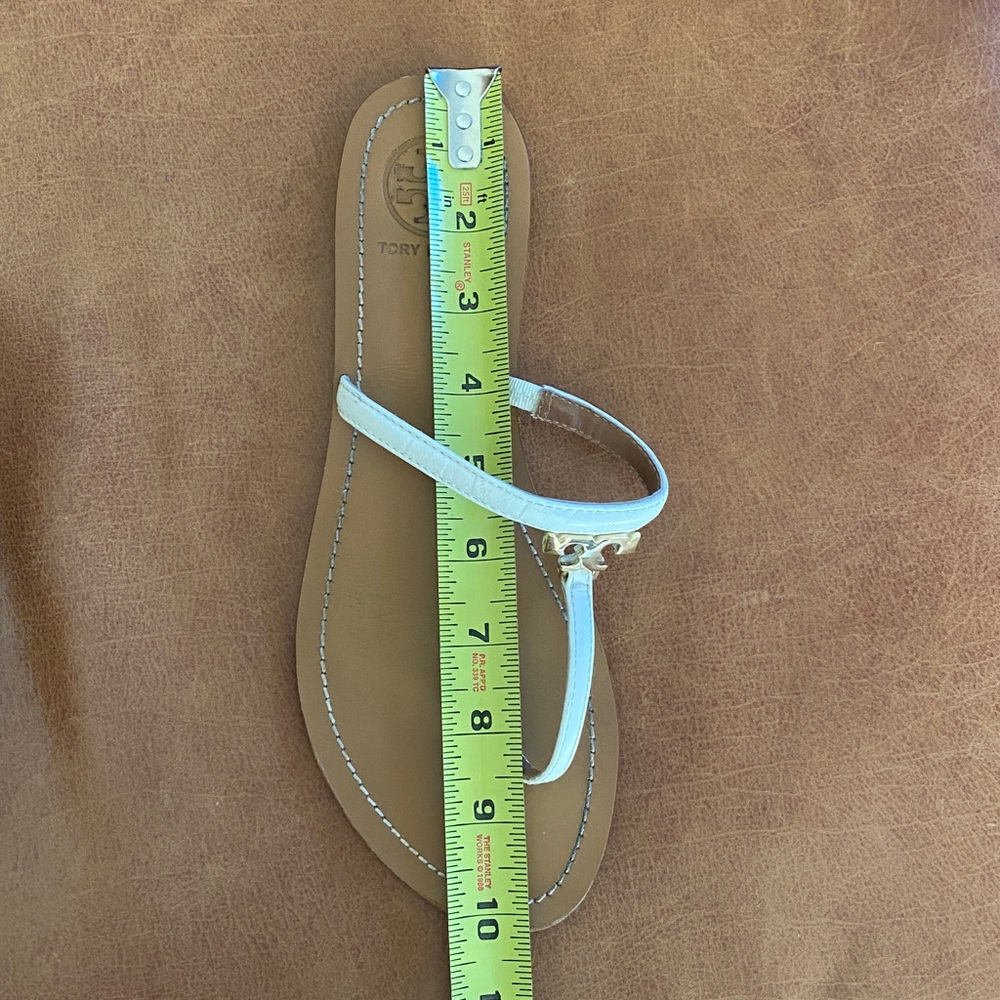 Tory Burch Tan Leather Thong Sandals with White Straps and Gold Logo Charm - Picture 16 of 16